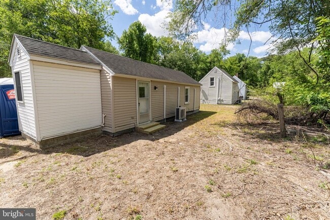 Building Photo - 117 Davis Ln