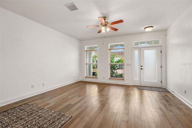 Building Photo - 628 3rd Ave S