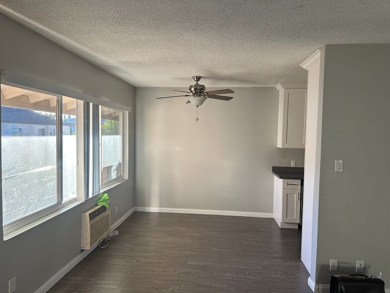 Building Photo - 5840 Hazeltine Ave