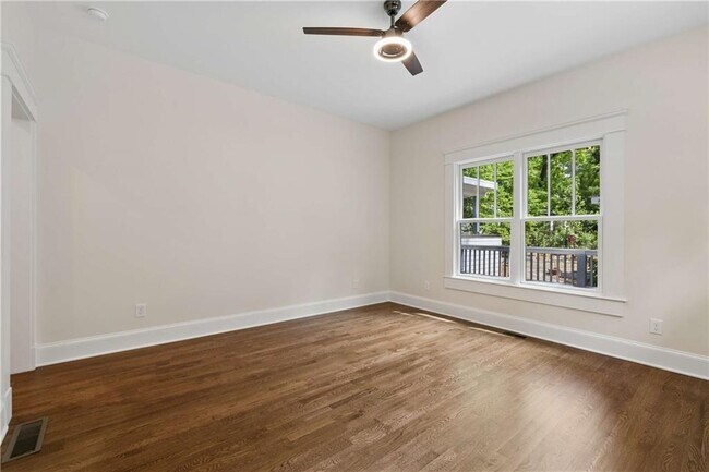 Building Photo - 1511 McLendon Ave NE