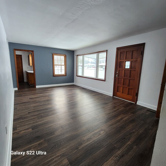 Living room - 844 Mayflower Dr