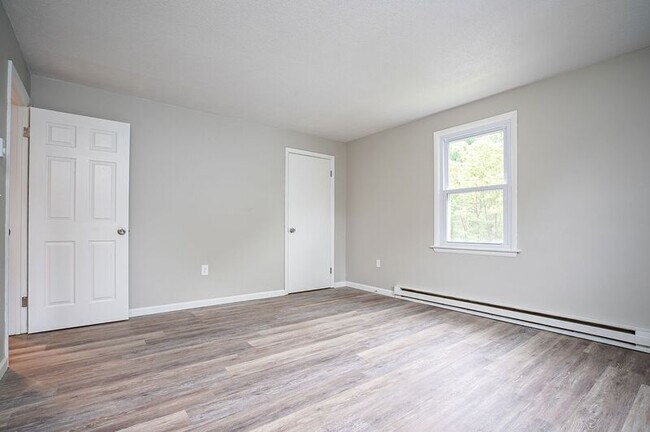 Building Photo - 48-50 Rifle St