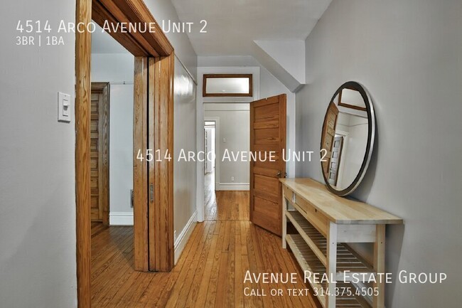 Building Photo - Charming 3-Bed Unit Near The Grove with Mo...