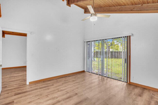 Building Photo - 100 Sparrow Dr