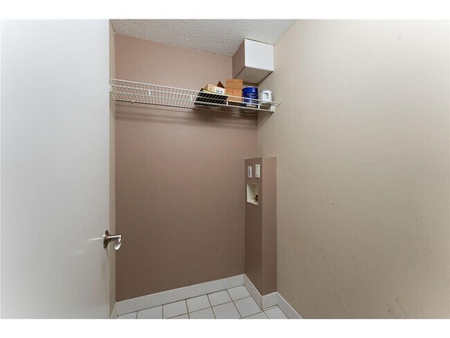 Building Photo - 2800 W 44th St