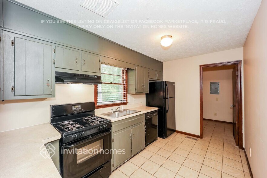 Building Photo - 7290 Hollyhock Dr