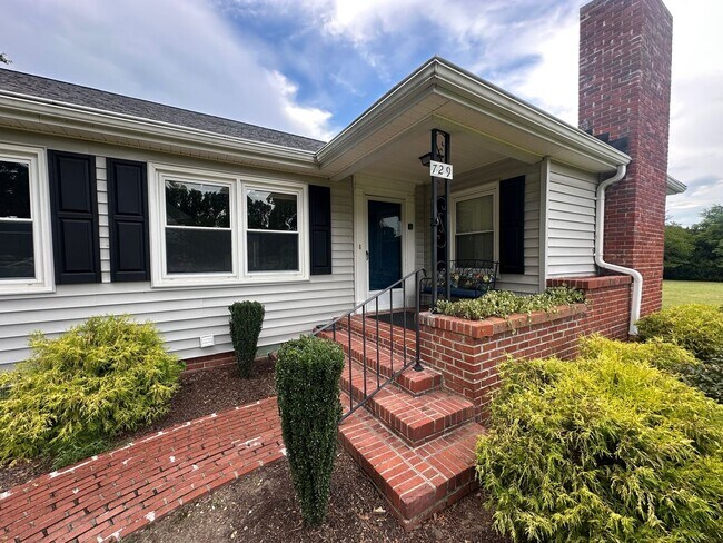 Building Photo - Call Amanda Tate at 757-289-6810 for more information