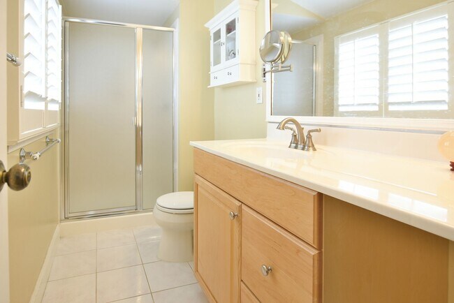 Building Photo - Beautiful 3 Bedroom + Office 2.5 Bath Home...