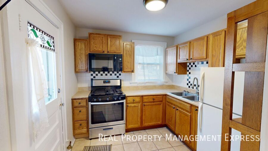 Building Photo - 3 Bedroom 1 Bathroom Home For Rent In Sioux Falls