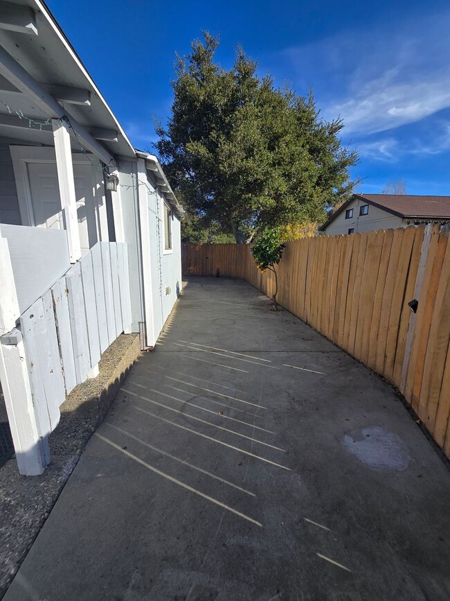 Building Photo - SIngle Story Home located in El Sobrante, ...