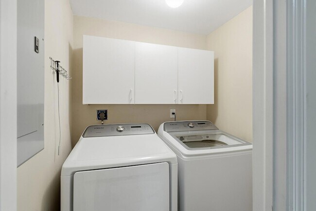 Building Photo - 6204 Paradise Point Dr