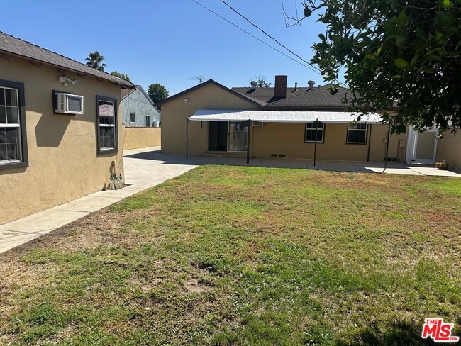 Building Photo - 6225 Teesdale Ave