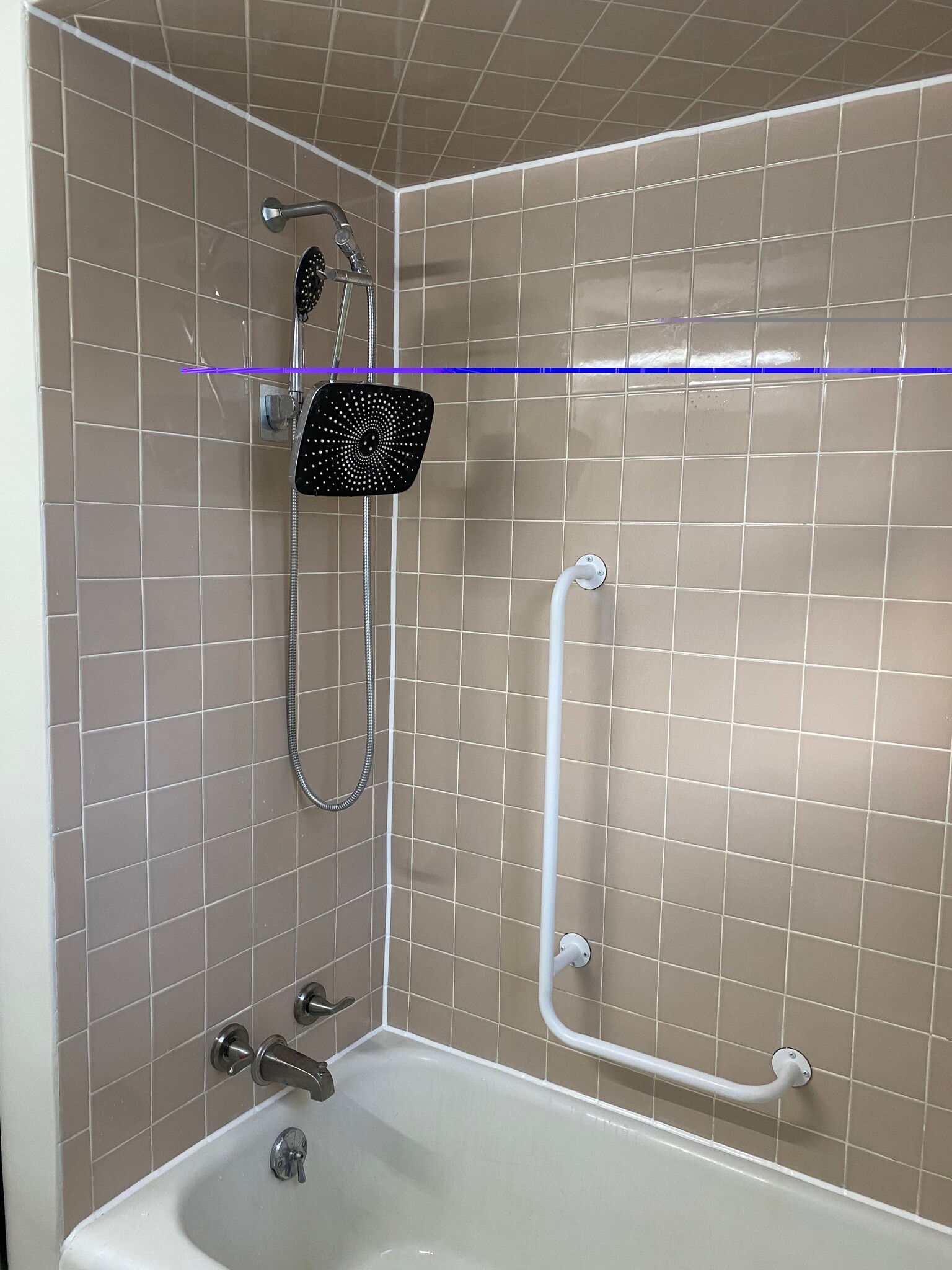 Shower / Tub - 30 Catlin Ave