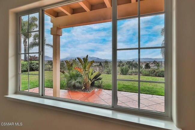 Building Photo - Location and Views!