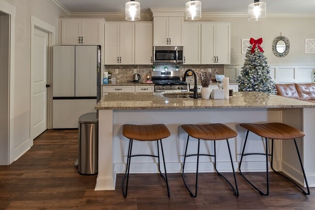 Building Photo - Millbrook Rental!