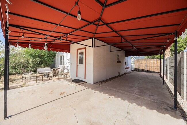 Building Photo - 1617 E Willetta St