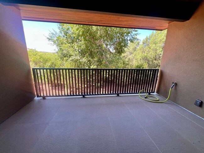Building Photo - 485 Windsong Dr