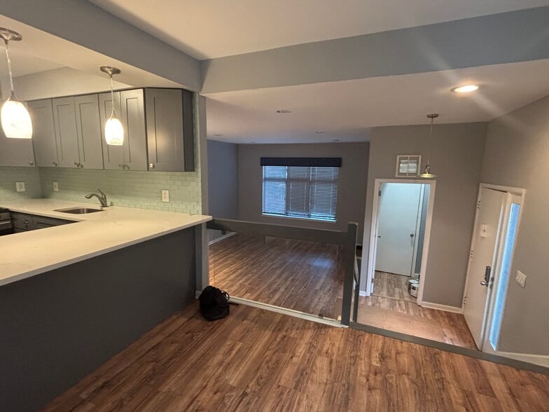 Building Photo - 224 Sandcastle