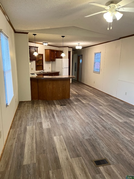 Building Photo - 104 Lynn Dr