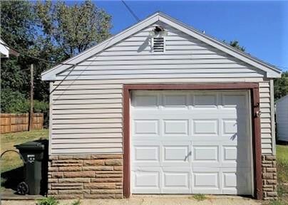 Building Photo - 908 Crestwood Dr