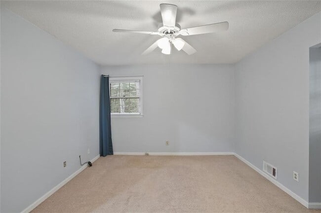 Building Photo - 461 Village Green Ct SW