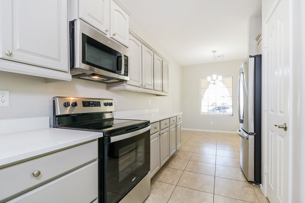 Building Photo - 17043 W Zuni St