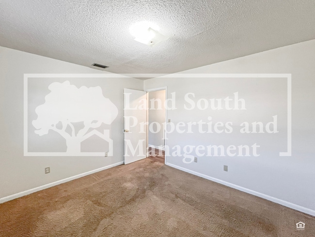 Building Photo - 318 Ariana St