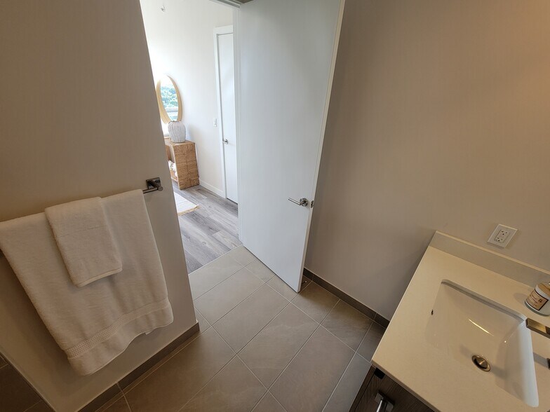 Building Photo - 9501 SW 70th Ave