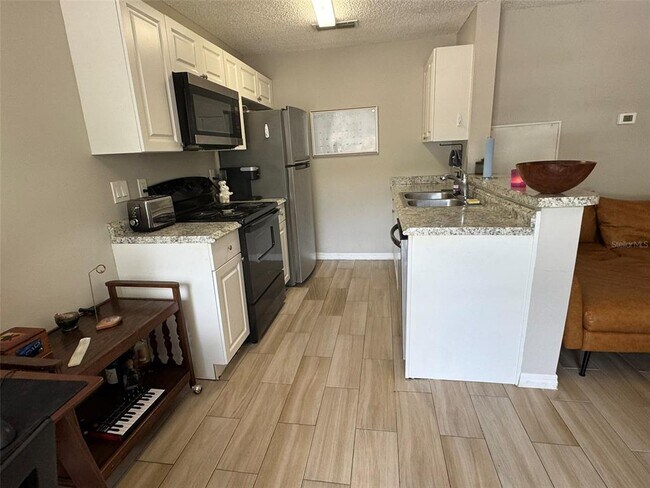 Building Photo - 2565 Grassy Point Dr
