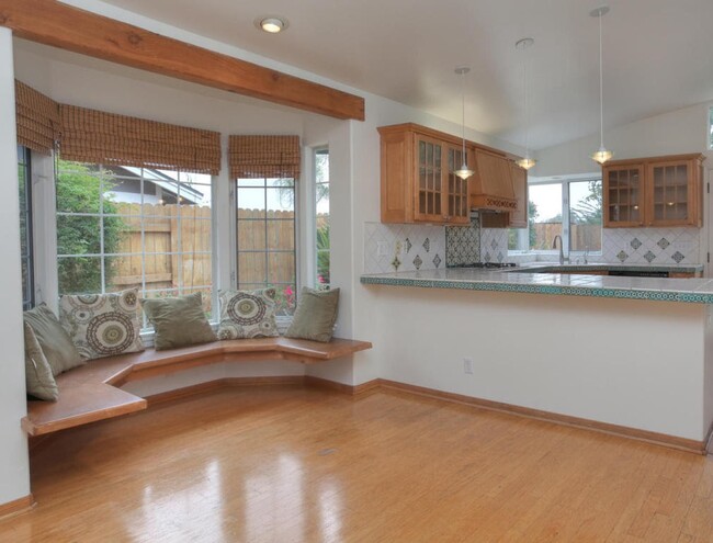 dining nook and kitchen view - 4025 Via Diego