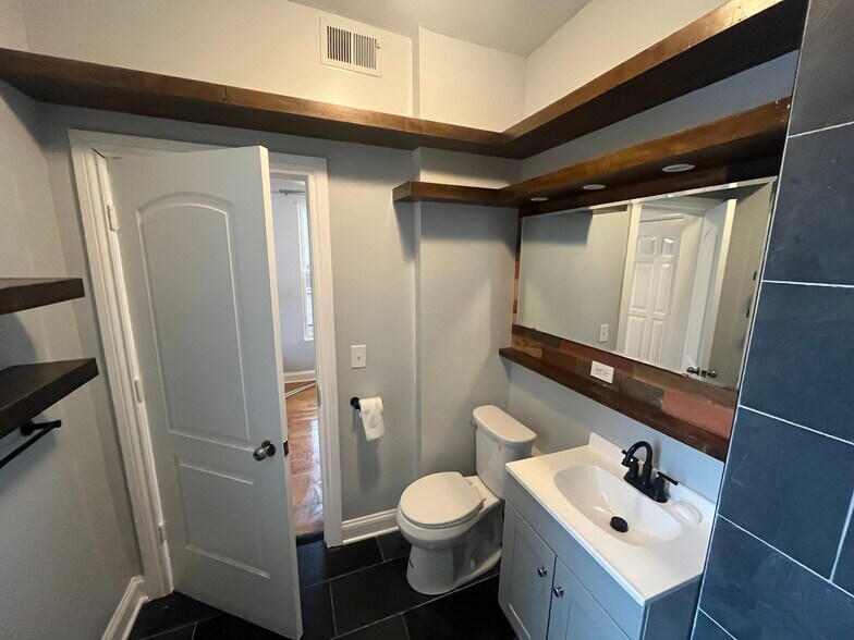 bath - 6444 S Dorchester Ave