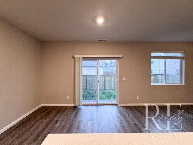 Building Photo - Bright Bremerton Home with Open Layout, A/C, and Fully Fenced Yard