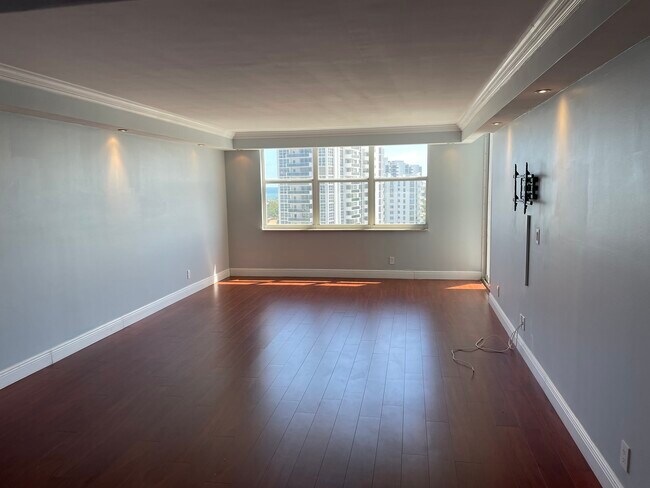 Building Photo - 3015 N Ocean Blvd