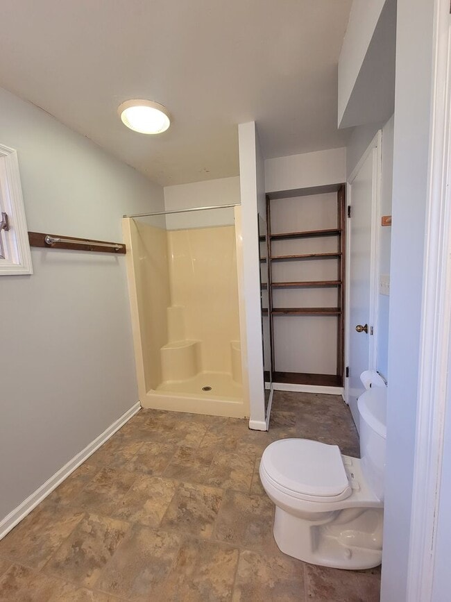 Building Photo - 3 Bd - 2 Ba near Hessel Park