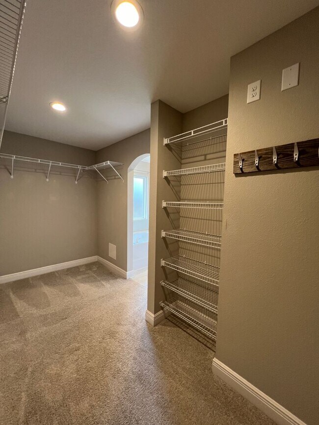 Building Photo - Executive Living