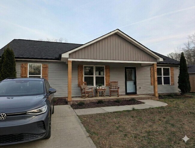 Building Photo - 806 Grace Ave