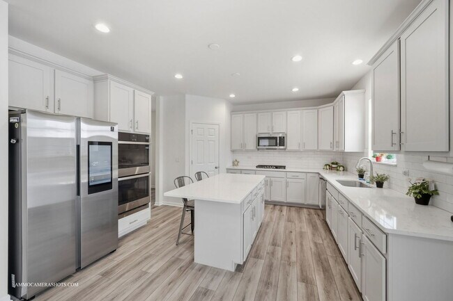 Building Photo - 26305 W Milestone Dr