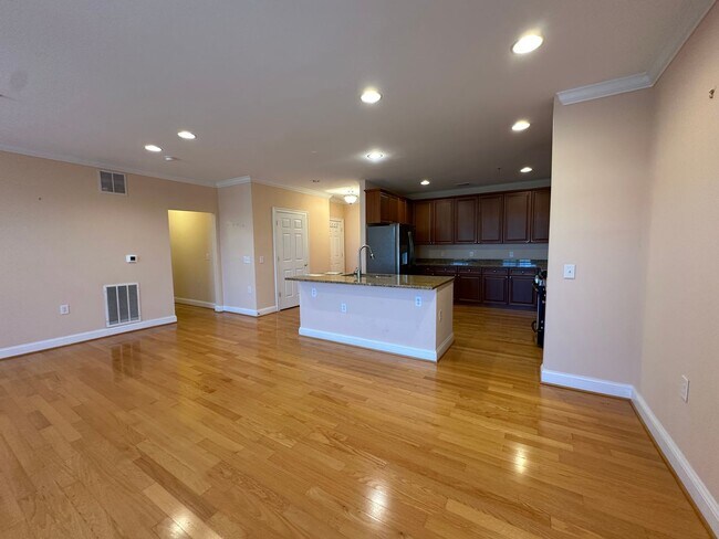 Building Photo - Glenwood Station Condo
