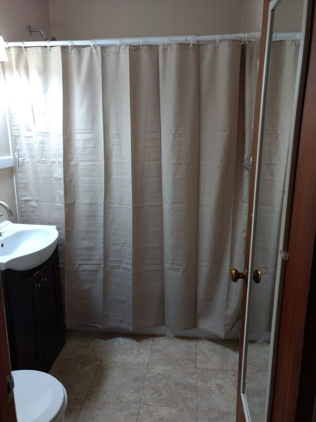 Building Photo - 212 W Charlotte St