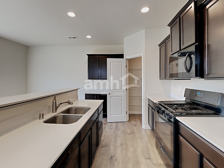 Building Photo - 18955 Lipoma Ave E