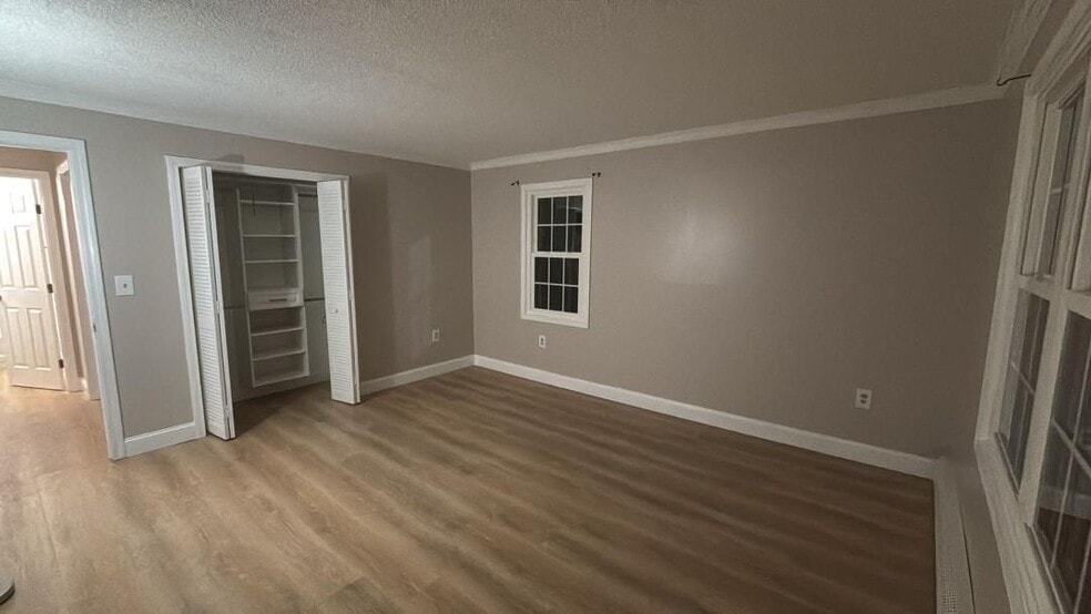 Building Photo - 24 Kenmar Dr