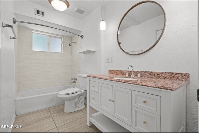 Building Photo - 5233 White Oak Dr
