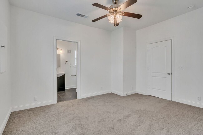 Building Photo - Remodeled house in great location in East Nashville