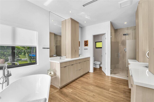 Building Photo - 6466 SW 84th St