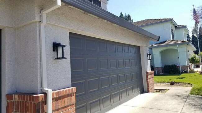 Building Photo - Beautiful Rocklin 4 Bedroom Home with 3 Ca...
