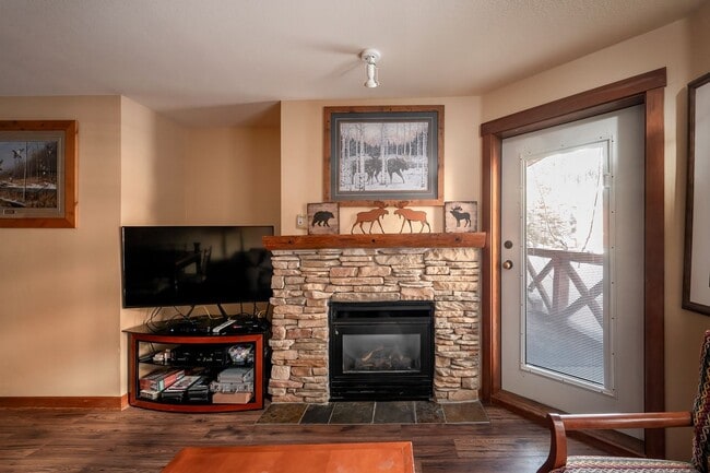 Building Photo - Coming soon! Solitude Luxury 1 bed / 1 bath Condo! Fully furnished!