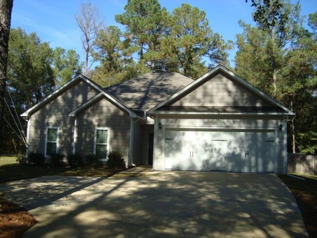 Building Photo - Home in Phenix City available to rent 10/2...