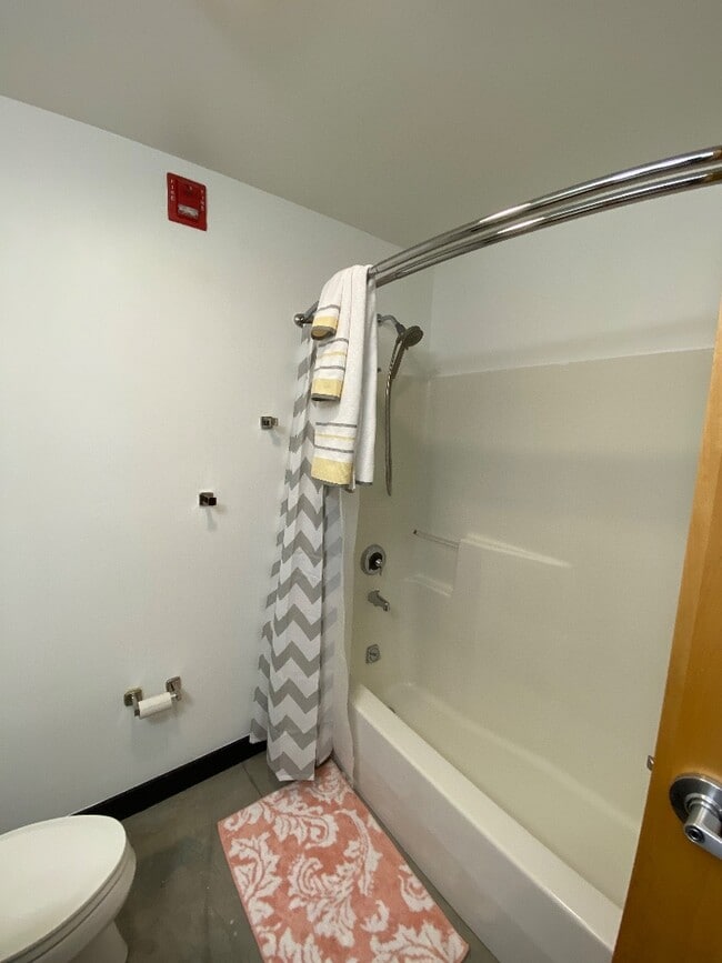 Building Photo - 420 US-89