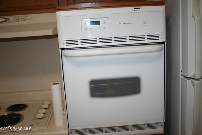 Building Photo - 11014 W Cheryl Dr