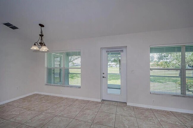 Building Photo - 1401 Vermouth Ln